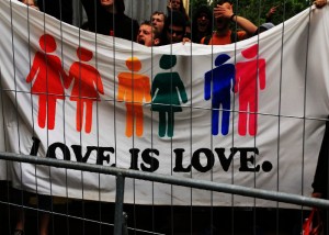 "Love is Love" auch in russischen Medien? Nur wenige Veröffentlichungen zum Thema Homosexualität  tauchen dort in Zeitungen auf.